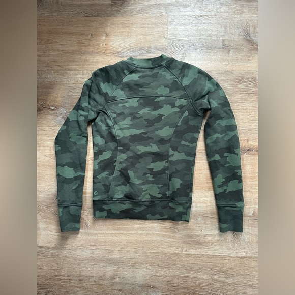 Lululemon Scuba Crew Neck Pullover Sweatshirt Camo Size 2 - Picture 7 of 11